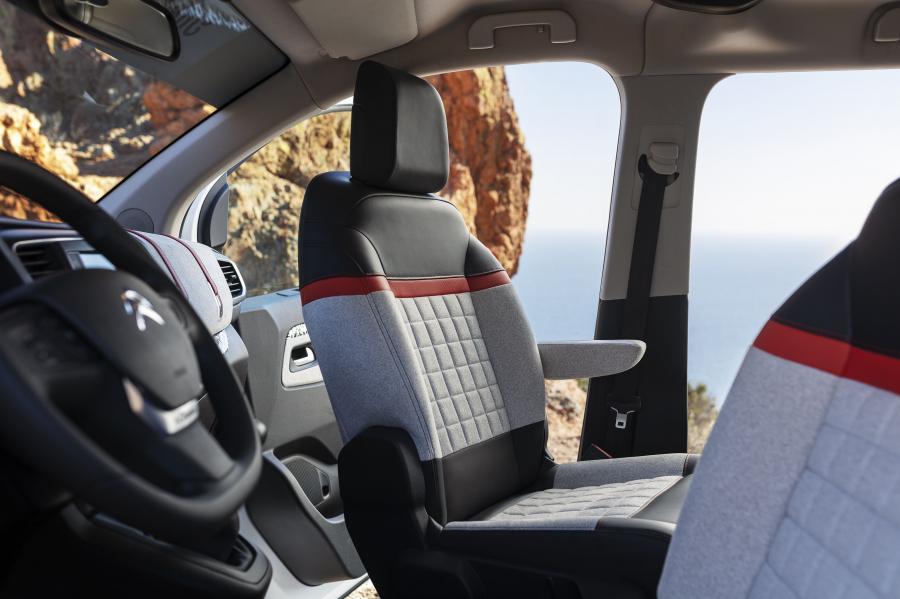 Интерьер Citroen SpaceTourer The Citroenist Concept 2019 года  (фото 11 из 34)